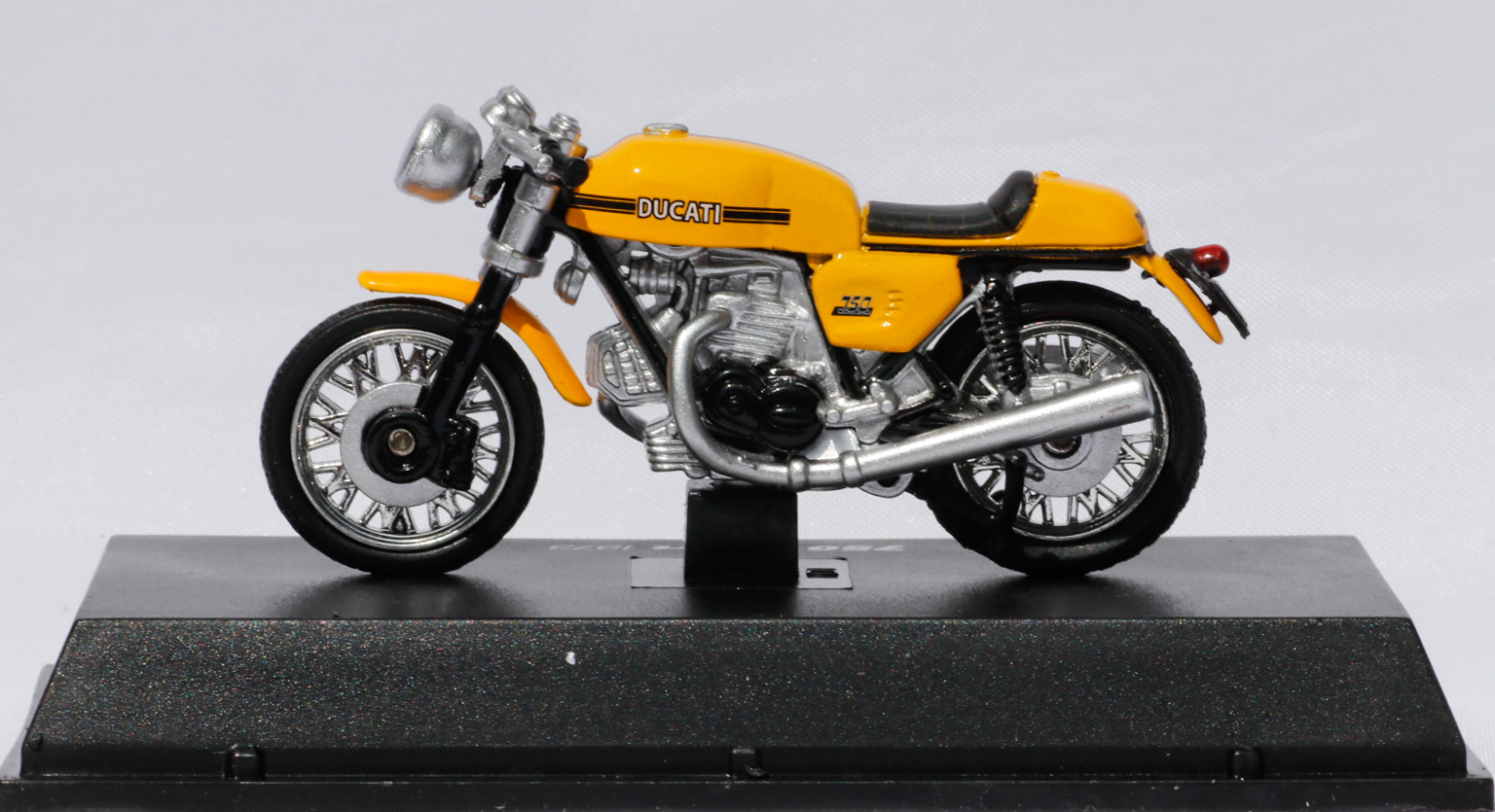 Newray 1-32 Ducati 750 Sport